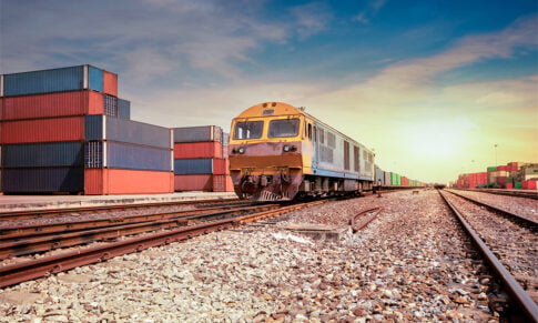 U.S.Shippers are increasingly choosing trucks over railroads